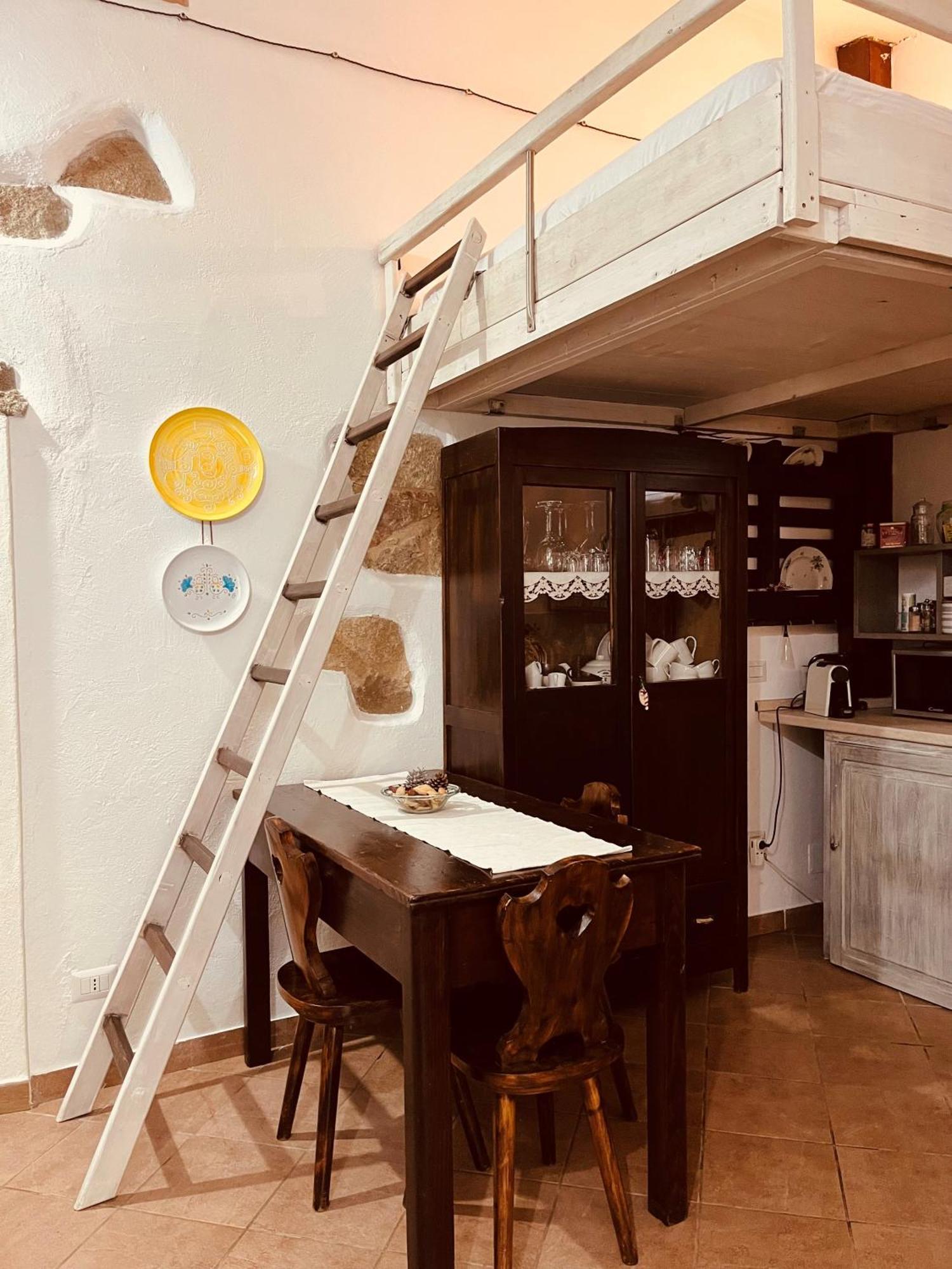 Ovostolai Cottage Fonni Buitenkant foto
