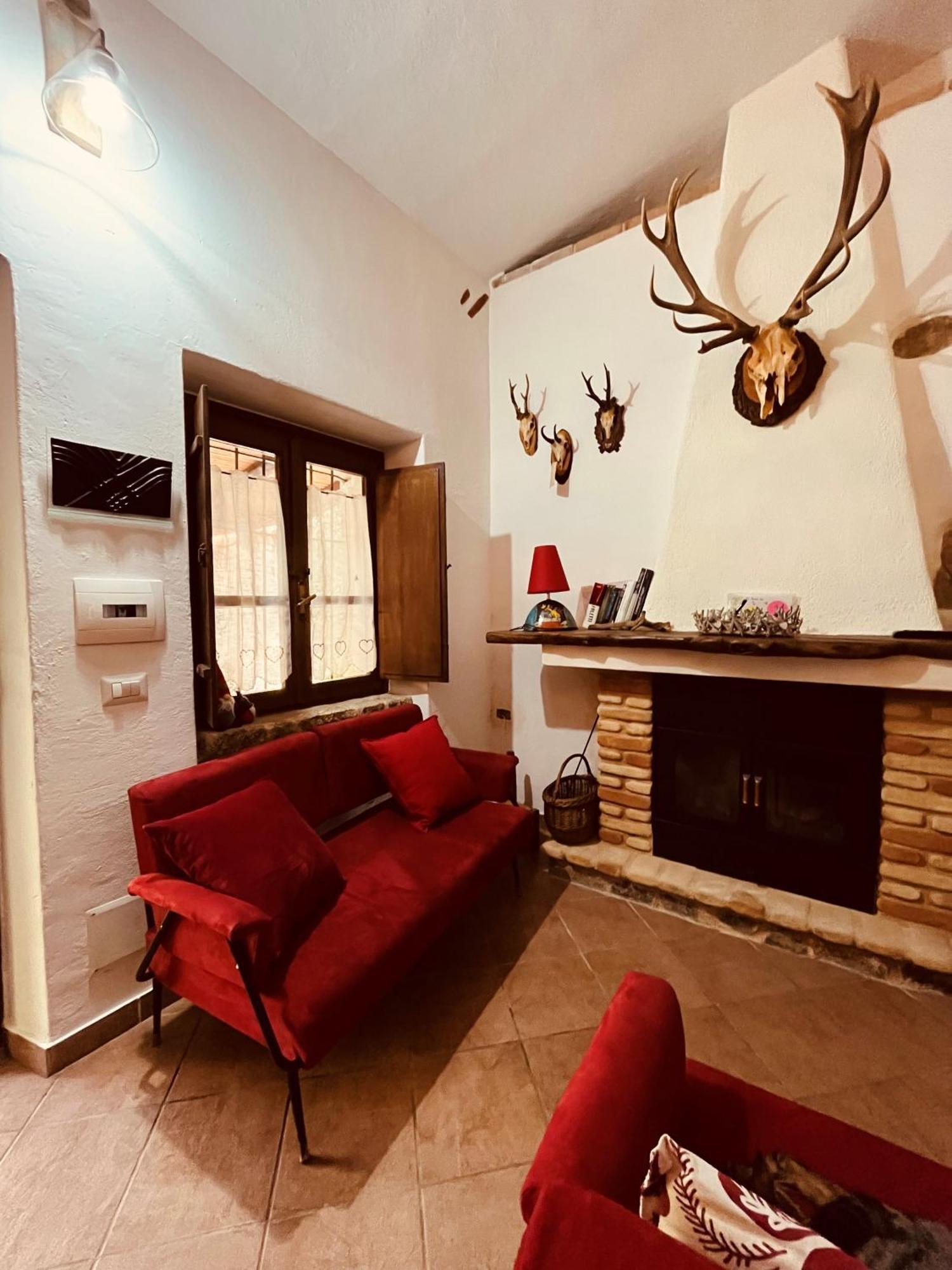 Ovostolai Cottage Fonni Buitenkant foto