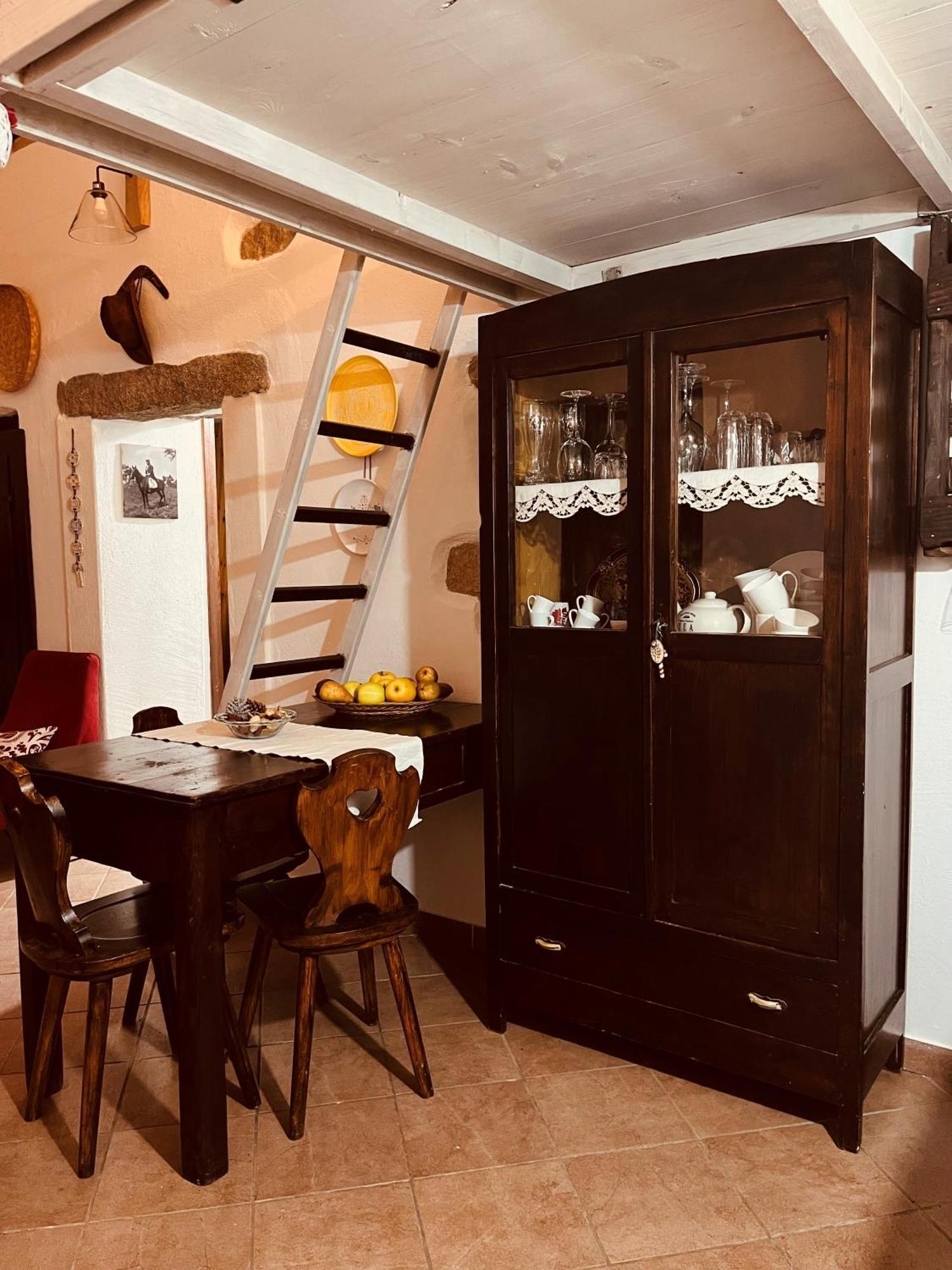 Ovostolai Cottage Fonni Buitenkant foto
